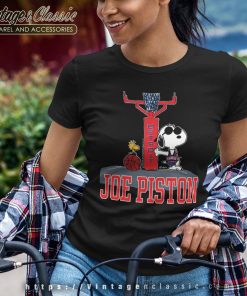 Snoopy Sports Detroit Pistons T Shirt