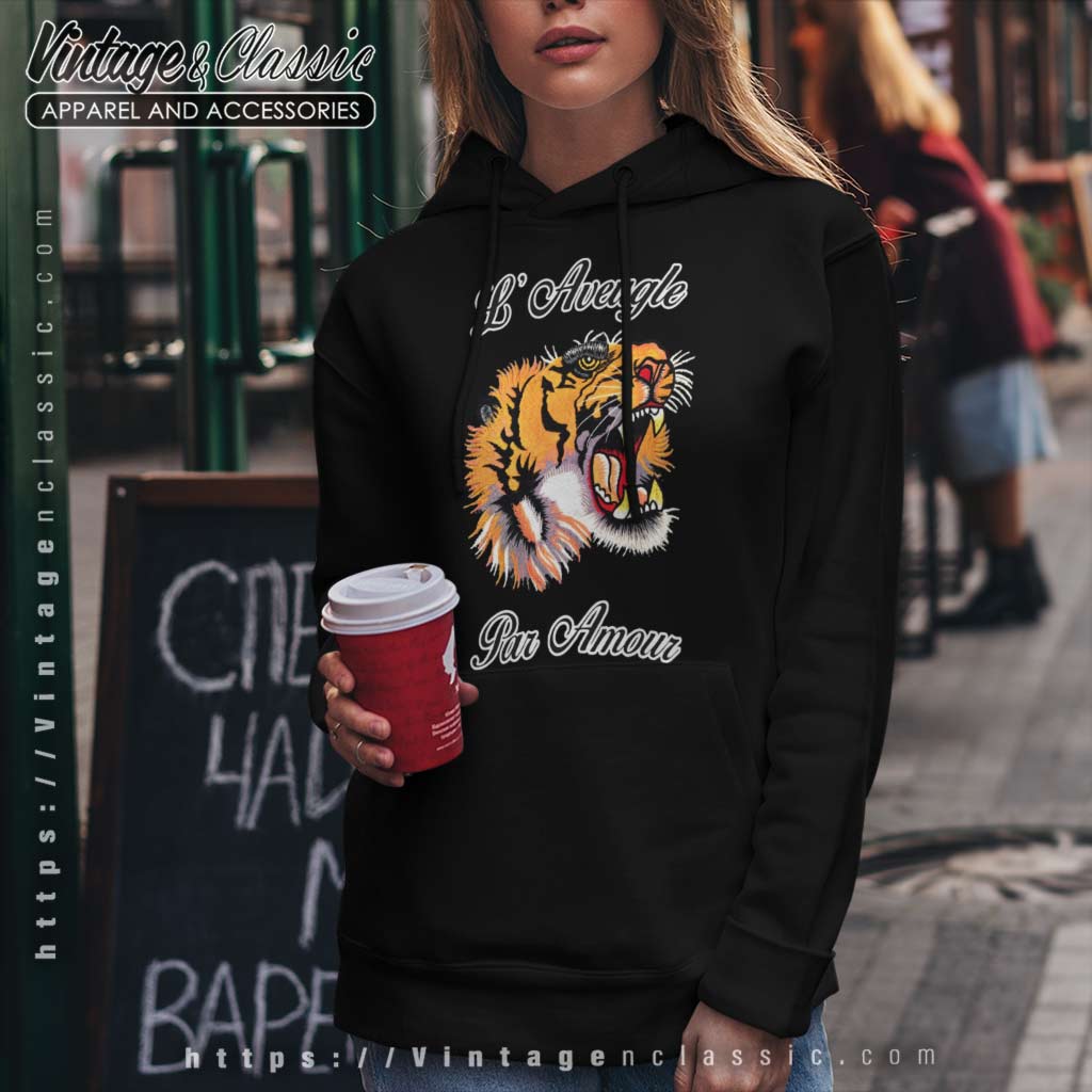 Testificar tallarines Alegaciones Gucci Tiger Slogan L aveugle Par Amour Shirt - High-Quality Printed Brand