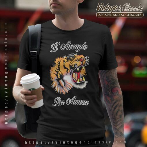 Gucci Tiger Slogan L aveugle Par Amour Shirt
