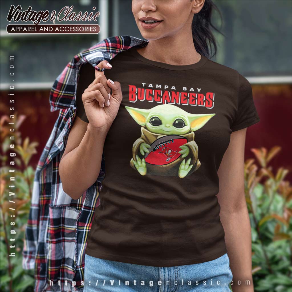 Baby Yoda hug Los Angeles Dodgers Star Wars Mandalorian t-shirt by