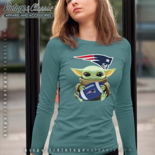 Baby Yoda Hugs New England Patriots Star Wars Shirt