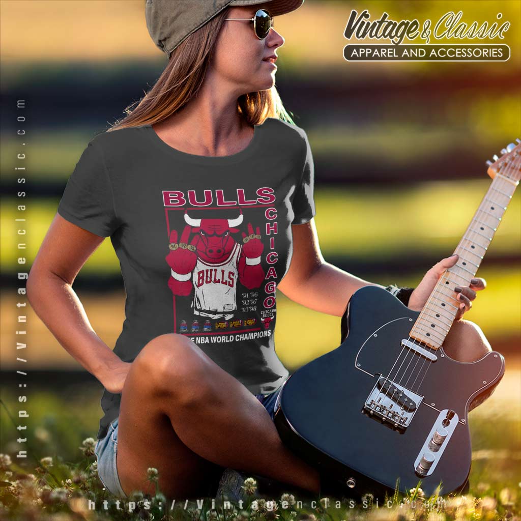 NBA Just A Woman Who Loves Chicago Bulls Basketball Sports Women's T-Shirt