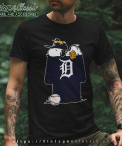 Detroit Tigers Snoopy And Woodstock Resting Together Mlb T Shirt