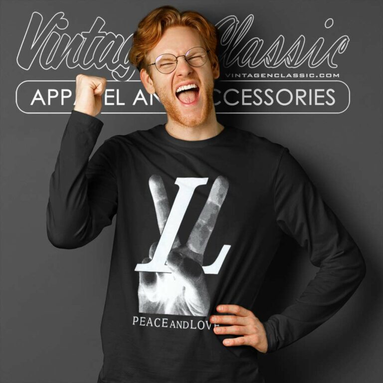 øst stempel svær at tilfredsstille Louis Vuitton Peace And Love Shirt - High-Quality Printed Brand