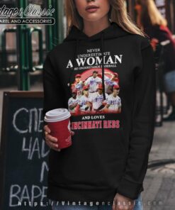 Never Underestimate A Woman Who Understands And Loves Cincinnati Reds Hoodie